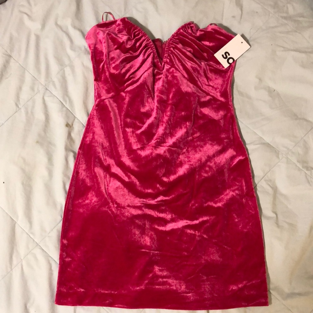 NWT fuchsia velvet strapless dress from SO